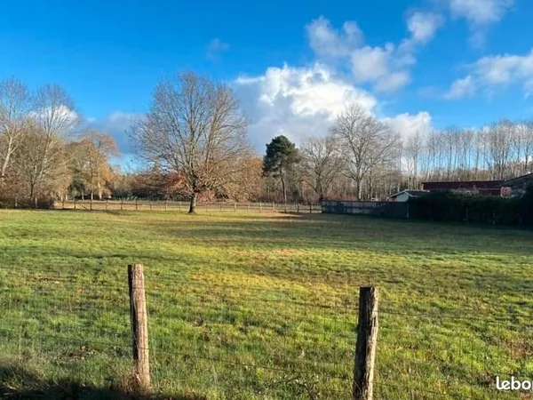 Terrain 1 587 m² Louchats