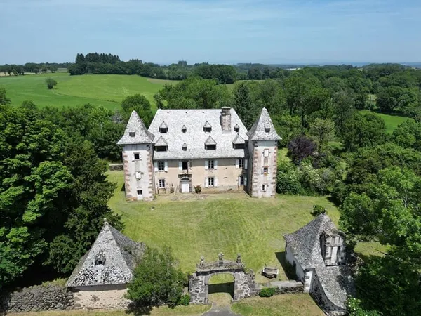 BELLE DEMEURE SUR LE PLATEAU DU CARLADEZ