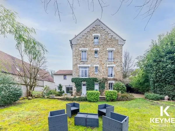 Propriété 11 pièces 258 m²