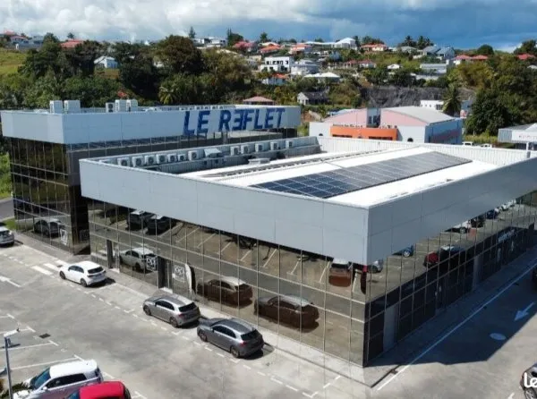 Local commercial 97 m² PETIT BOURG