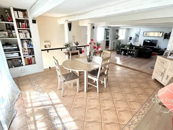 Appartement avec grande superficie 175 m2 - 4 Chambres - Gar