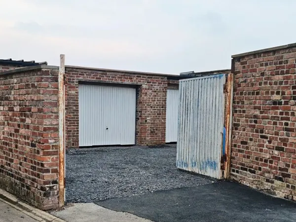 3 garages box en location - Unitaire ou lot - Acces sécurisé