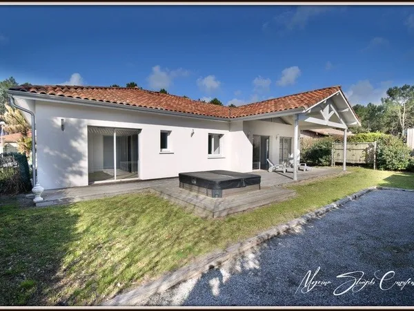 VILLA D'ARCHITECTE DE PLAIN PIED à vendre 6 pièces (40) DE 135 M² ENTRE FORET ET OCEAN