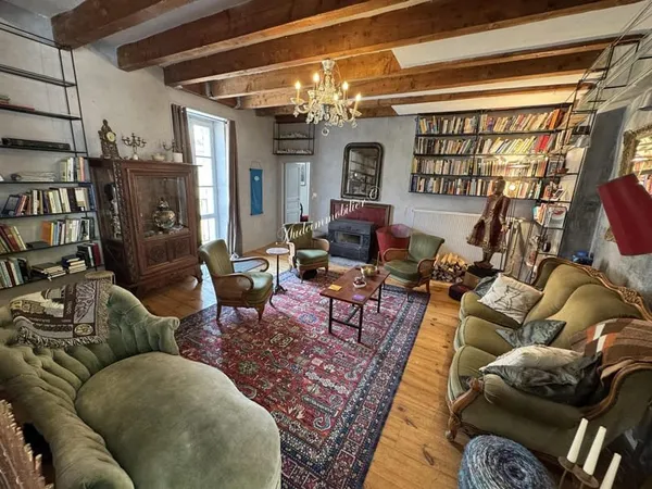 Ensemble immobilier de 3 maisons avec piscine et jardins