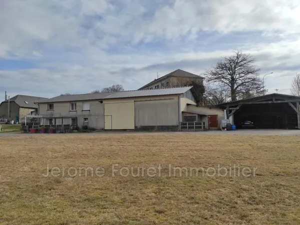 Ensemble habitations et dépendances, dans une impasse