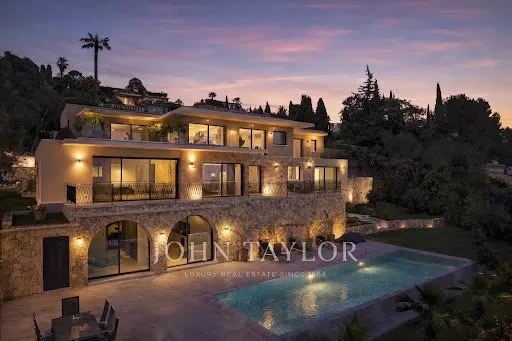 Villa 8 pièces 370 m²