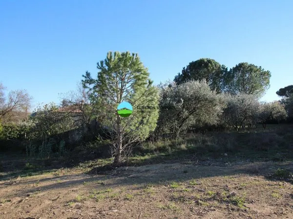 Terrain constructible 616 m²
