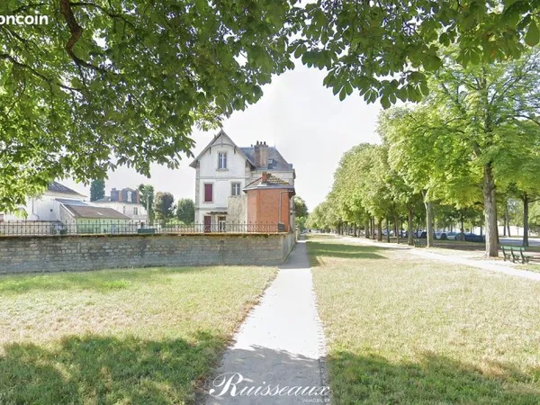 Maison 8 pièces 230 m²