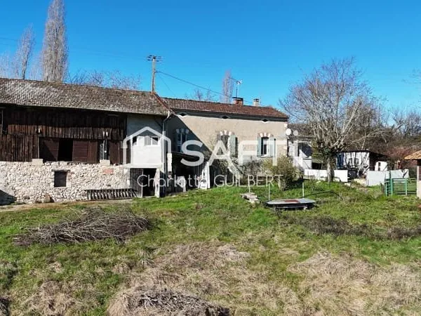 Maison 2 chambres sur 3 hectares avec dépendances