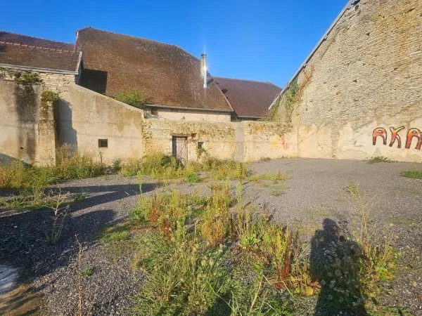 À vendre - Terrain à bâtir de 305 m² avec cave voûtée - Bonboillon (70150)