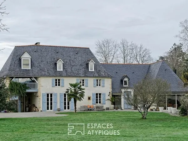 Bâtisse du XVIIIe de plus de 300 m2 remplie de charme