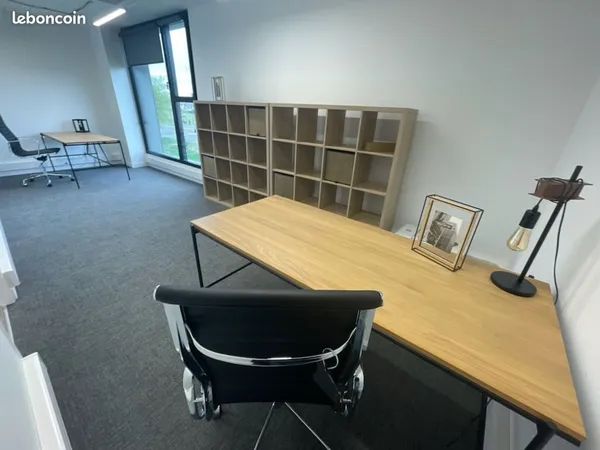 Bureau de 20,85 m2 lumineux face à l'UBS - Vannes