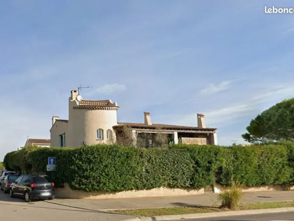Appartement haut de villa T4 piscine