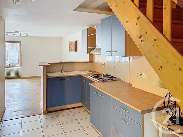 Bâtiment 145 m²