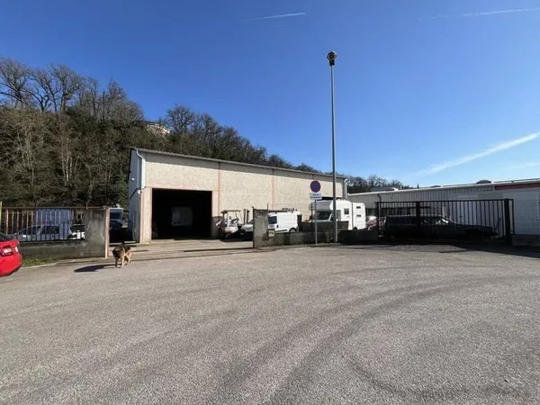 Local d'activité 470 m²