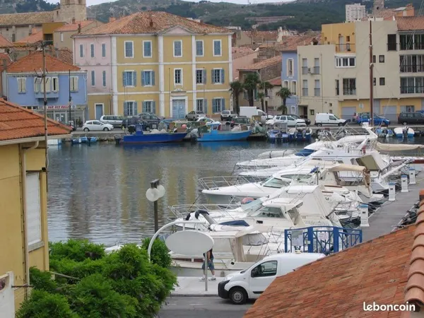 Vue imprenable sur port de ferrieres