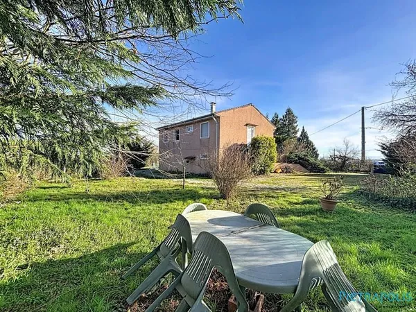 Maison 3 chambres, grand terrain et garage