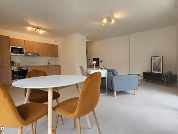 Bel appartement 2 pièces neuf & meublé (54m²) au rez-de-chaussée avec terrasse et jardin + parking -