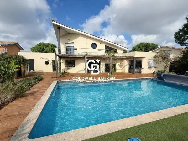 Maison 4 pièces 255 m²