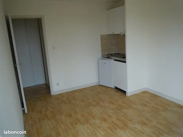 STUDIO lumineux place de parking couvert