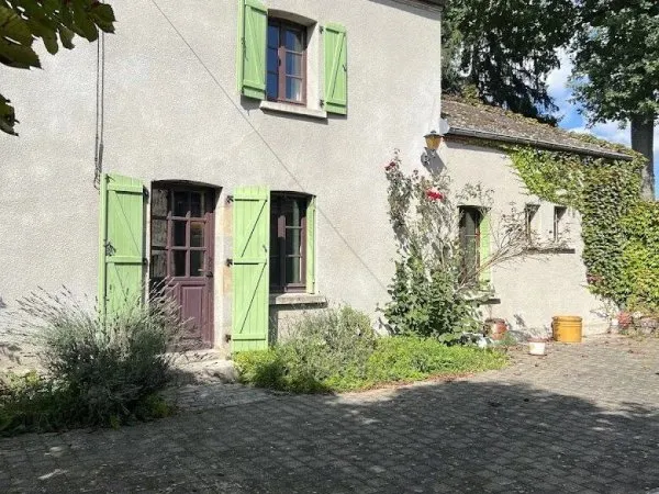 À vendre en Creuse, une maison, dépendance et 1880 m² .