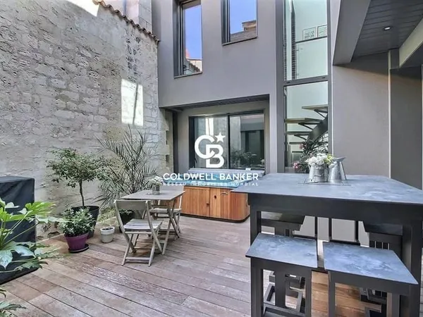 BORDEAUX CHARTRONS - LOFT - 4 CHAMBRES - GARAGE - TERRASSE - SPA