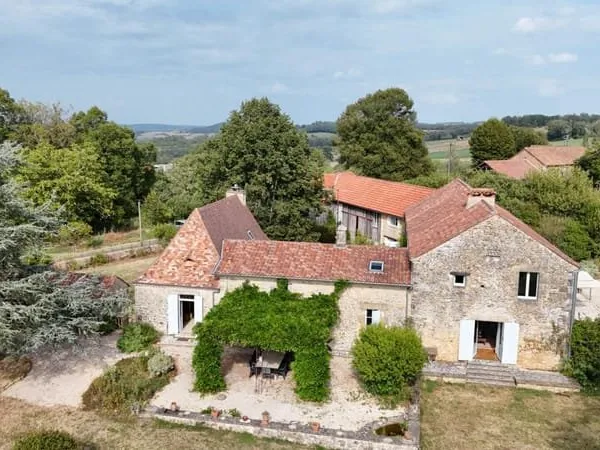 Superbe ensemble en pierre avec gîte et studio