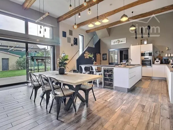 Ancienne grange rénovée 7p 210m²