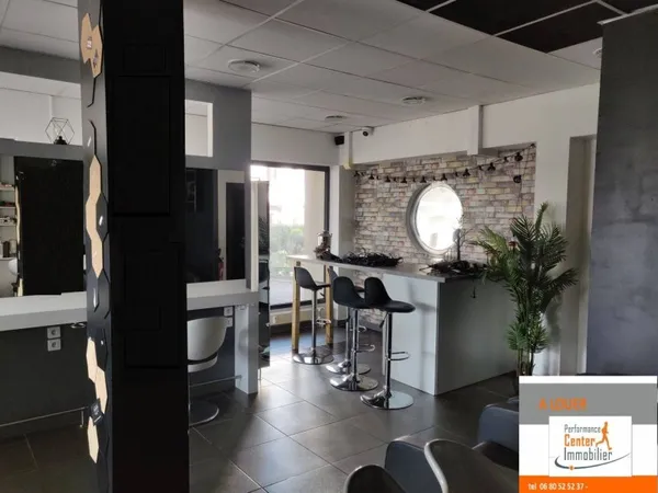Local commercial 364 m²