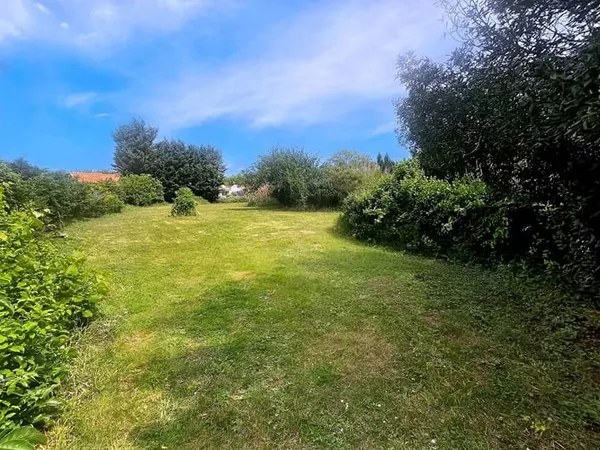 TERRAIN CONSTRUCTIBLE - Ferrieres 3030 m2
