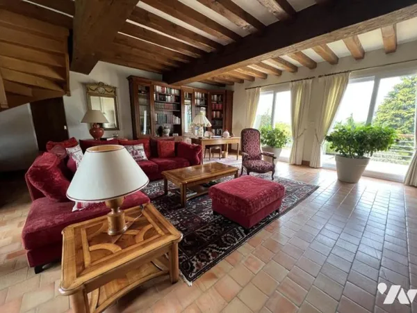 Maison 10 pièces 240 m²