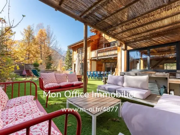 Référence : 4877-MBE - Chalet Haut de Gamme / Luxe - 400m² avec piscine + cinéma