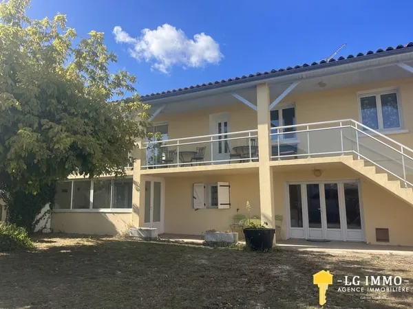 Maison 189 m2, 4 ch, 2 garages, terrain 1493 m2, vue estuair