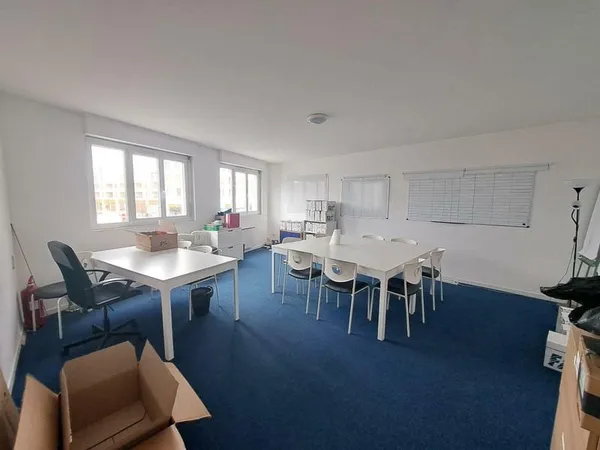Bureau 80 m²