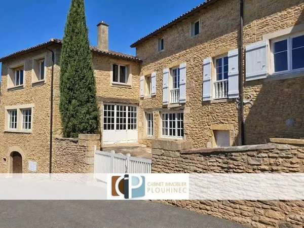 Maison 9 pièces 332 m²