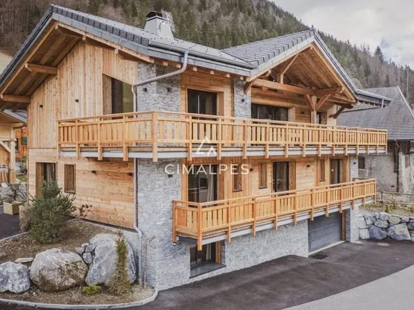 Maison 7 pièces 330 m²
