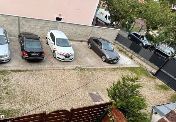 Place de parking sécurisée à Bondy