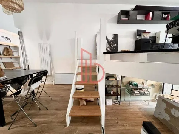 Bureau 98 m²