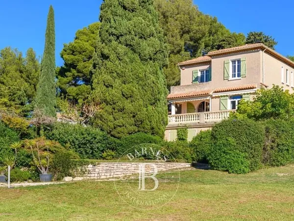 VENTE - EXCLUSIVITE -CENTRE CASSIS - PROPRIETE D'EXCEPTION