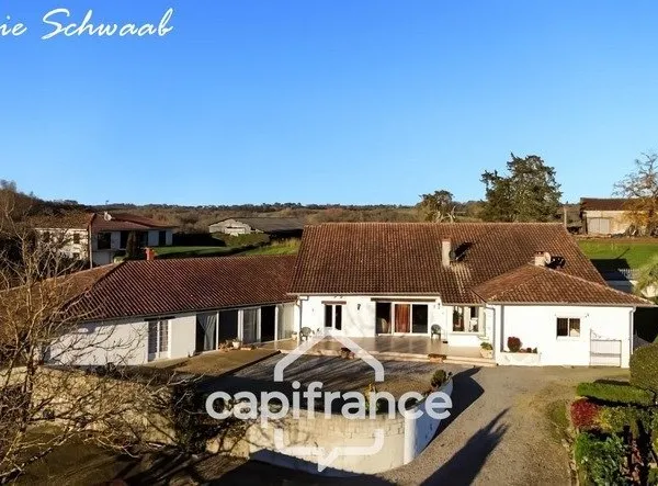 HAGETMAU (40), Maison familiale de plain-pied avec dépendance - étang - sur 1 hectare de terrain en 