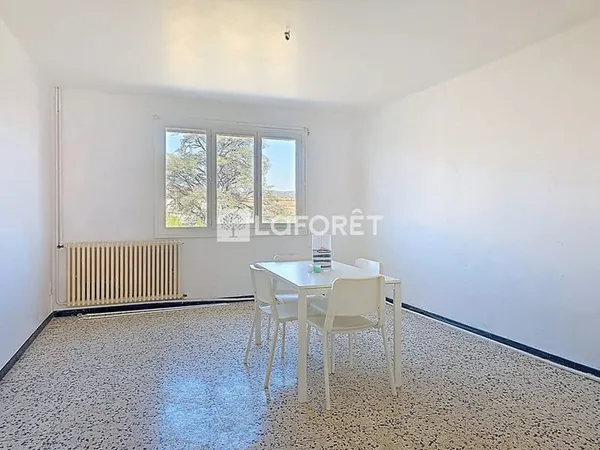 Appartement 2nd étage 64 m2 avec Jardin privatif, garage, cave et balcon à Ille-sur-Têt