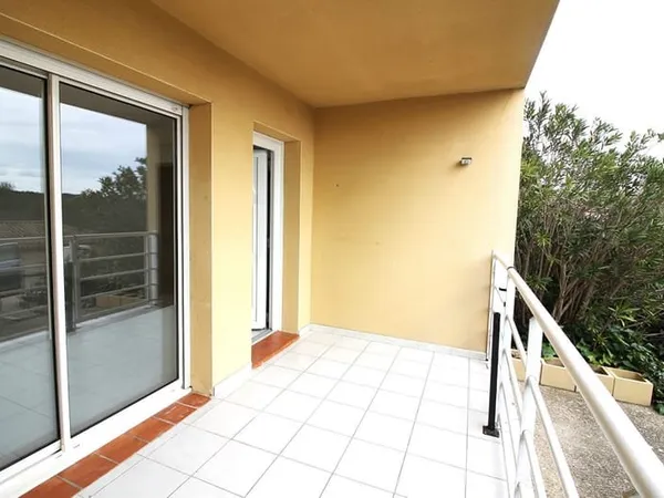 NIMES GOLF VAQUEROLLES EXCLUSIVITE Joli P3 avec terrasse et parking en RDC dans résidence.