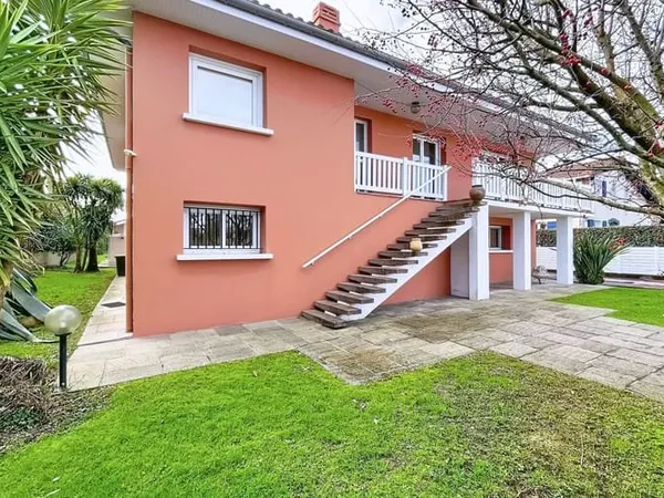 Maison 6 pièces 263 m²