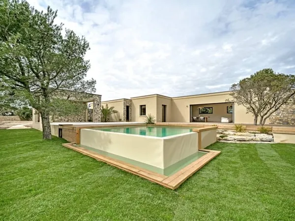 VILLA NEUVE DE 200M2 SUR 3200M2 DE JARDIN - FRAIS DE NOTAIRE