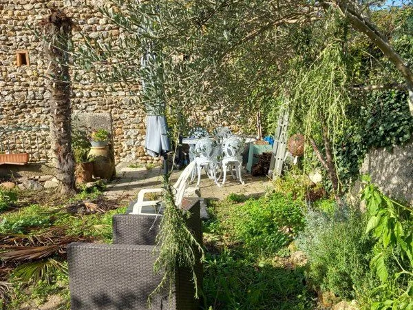 Maison de ville avec jardin - fort potentiel