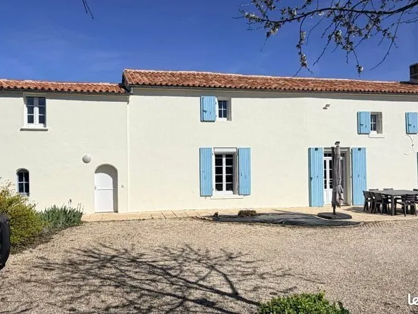 Longère rénovée avec charme - 172 m² - 2300 m² de terrain - calme & confort