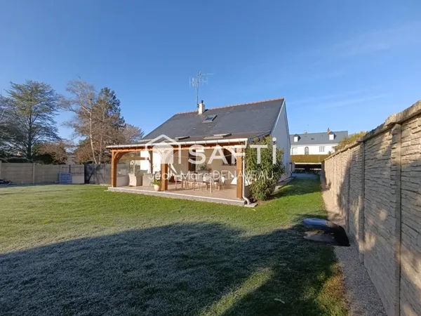 Pavillon avec sous sol complet , jardin clos