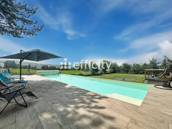 Maison 5 pièces 243 m²