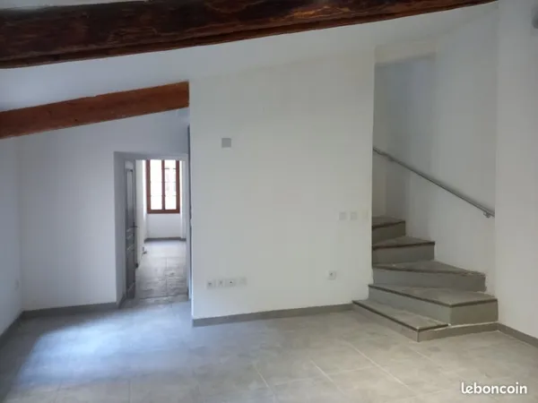 Beau T3 de caractère, en duplex. Carpentras