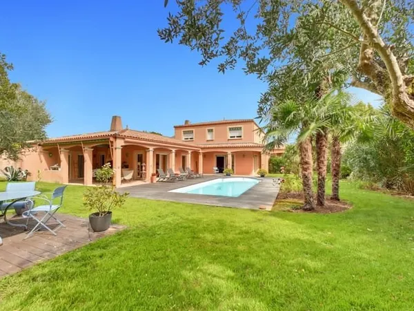 Maison 6 pièces 261 m²